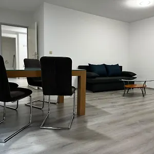 verificați disponibilitatea